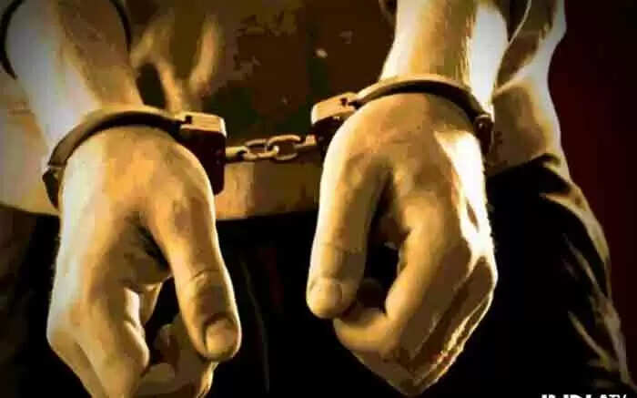 മധുരയില് ഉറങ്ങുകയായിരുന്ന അമ്മയെയും മകളെയും വീട്ടില് കയറി വെട്ടിക്കൊന്നു; മൂത്തമകളുടെ കാമുകന് കസ്റ്റഡിയില്