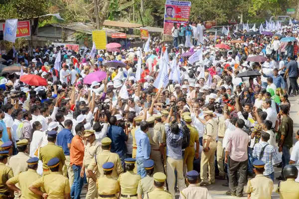 കെ വി എമ്മിലെ നഴ്സുമാരുടെ സമരം ഒത്തുതീര്പ്പാക്കാന് നടപടിയില്ല: സമരം സംസ്ഥാനതലത്തിലേക്ക്, ചെങ്ങന്നൂര് തെരഞ്ഞെടുപ്പില് നഴ്സുമാര് സ്ഥാനാര്ഥിയെ നിര്ത്തും