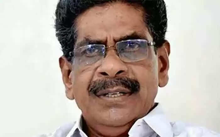 കേരളത്തില് സിപിഎം- ബിജെപി ധാരണ; സ്വതന്ത്ര സ്ഥാനാര്ഥിയായി മത്സരിക്കുന്ന ലതിക സുഭാഷിന്റേതു മാപ്പര്ഹിക്കാത്ത കുറ്റം; തിരക്കഥ തയാറാക്കിയ ശേഷമാണു കെപിസിസി ആസ്ഥാനത്ത് അവര് വന്നതെന്നും മുല്ലപ്പള്ളി