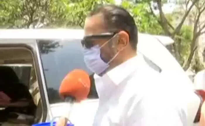 കോയമ്പത്തൂര് സൗത്ത് മണ്ഡലത്തില് എതിര് സ്ഥാനാര്ഥികള് വോടര്മാര്ക്ക് വന് തോതില് പണം നല്കുന്നുവെന്ന് കമല്ഹാസന്; തൊണ്ടാമുത്തൂരില് അണ്ണാഡിഎംകെ, ബിജെപി-ഡിഎംകെ പ്രവര്ത്തകര് തമ്മില് സംഘര്ഷം