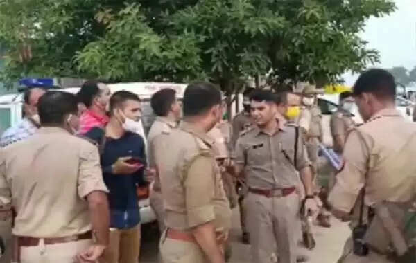 യുപിയില് അക്രമികളുടെ വെടിയേറ്റ് ഡി വൈ എസ് പി ഉള്പ്പെടെ എട്ട് പൊലീസുകാര് കൊല്ലപ്പെട്ടു