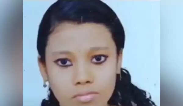പത്താം ക്ലാസ് വിദ്യാര്ത്ഥിനി ആത്മഹത്യ ചെയ്തു; ഓണ്ലൈന് ക്ലാസില് പങ്കെടുക്കാന് സാധിക്കാത്ത വിഷമത്തിലെന്ന് മാതാപിതാക്കള്