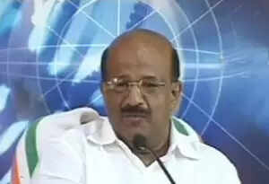 റൗഫിന് പാസ്പോര്ട്ട് തിരികെ നല്ണമെന്ന് കോടതി