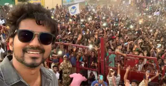 നടന് വിജയ് രാഷ്ട്രീയത്തിലേക്ക്; ഫാന്സ് അസോസിയേഷനെ രാഷ്ട്രീയ പാര്ട്ടിയാക്കി രജിസ്റ്റര് ചെയ്യാന് തെരഞ്ഞെടുപ്പു കമ്മിഷനില് അപേക്ഷ നല്കി