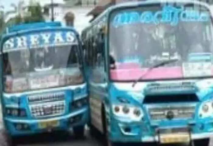 Custody | കൂട്ടിയിടിച്ച് മുട്ടിയുരുമ്മി മത്സര ഓട്ടം, ചക്കരക്കല്ലില് 2 ബസുകള് പൊലീസ് കസ്റ്റഡിയിലെടുത്തു