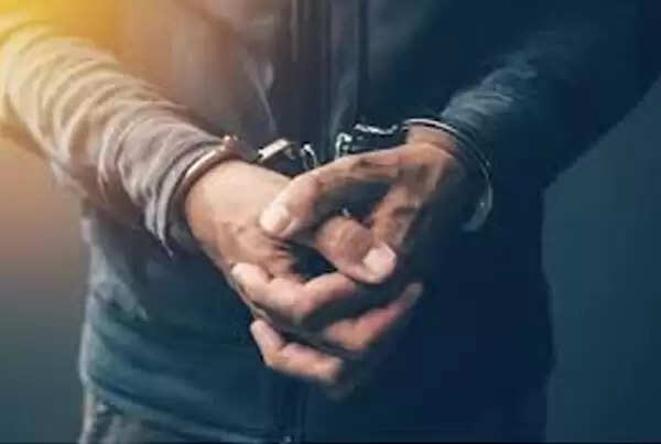 ലോക് ഡൗണ് കച്ചവടം; കാറില് 90 ലിറ്റര് വിദേശമദ്യവുമായി വടക്കഞ്ചേരി പോലീസ് സ്റ്റേഷനിലെ ഹോം ഗാര്ഡ് അറസ്റ്റില്