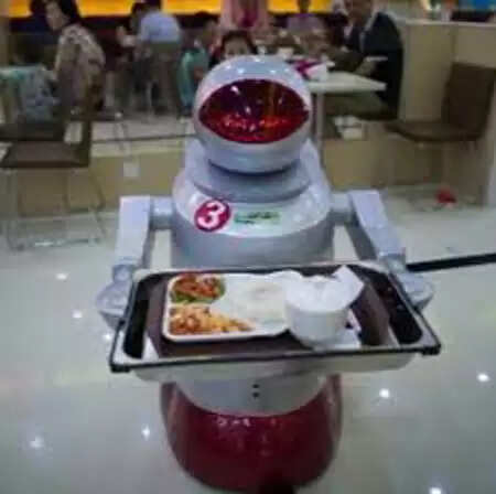 ബംഗാളികളും മലയാളികളുമില്ല; ഇനി ഭക്ഷണം റോബോര്ട്ടുകള് വിളമ്പും, റോബോട്ടിക് സാങ്കേതിക വിദ്യയെ ഭക്ഷണം വിളമ്പാന് ഉപയോഗിക്കുന്ന കേരളത്തിലെ ആദ്യ റസ്റ്റോറന്റ് കണ്ണൂരില്
