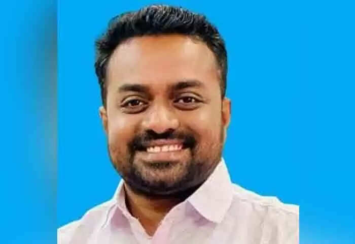 Congress | കണ്ണൂരില് ഗ്രൂപ് പോര് യൂത് കോണ്ഗ്രസിലേക്കും; താൽകാലിക അധ്യക്ഷനായ രാഹുല് വെച്ചിയാട്ടിനെ വെട്ടിനിരത്താന് നീക്കം