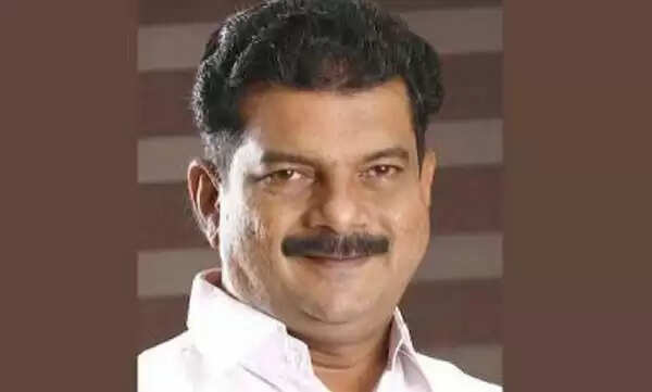 പി വി അന്വര് എം എല് എ 50 ലക്ഷം തട്ടിയത് മറ്റൊരാളുടെ ക്രഷര് കാട്ടി