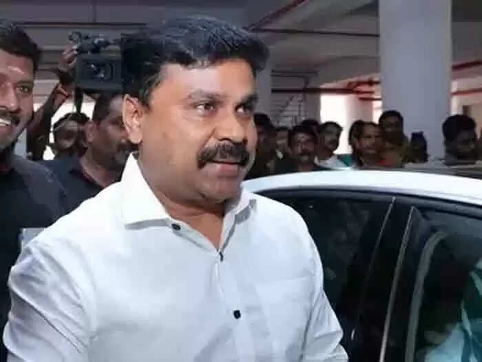 നടിയെ ആക്രമിച്ച കേസില് വിചാരണക്കോടതി മാറ്റണമെന്ന സര്ക്കാര് ഹര്ജിക്കെതിരെ നടന് ദിലീപ് സുപ്രീം കോടതിയില്