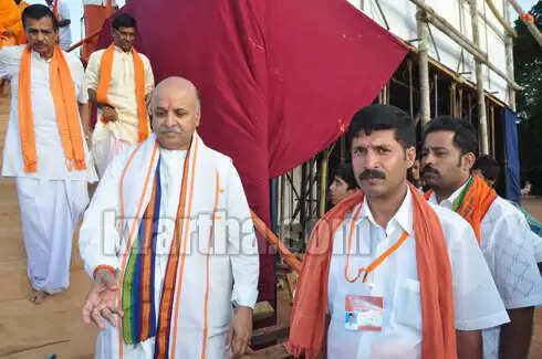 മുസ്ലീം വോട്ട് ബാങ്ക് തകര്ക്കും; ഇന്ത്യയെ ഹിന്ദു രാഷ്ട്രമാക്കും: തൊഗാഡിയ