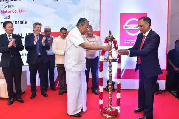 ഇനി നിസ്സാനും റെനോള്ട്ടും മിറ്റ്സുബിഷിയും കേരളത്തില് നിന്ന്; ആഗോള വാഹനനിര്മാതാക്കളായ നിസാന് ഗ്ലോബല് ഡിജിറ്റല് ഹബ്ബ് കേരളത്തില് സ്ഥാപിക്കാനുള്ള ധാരണാപത്രത്തില് മുഖ്യമന്ത്രി ഒപ്പുവെച്ചു