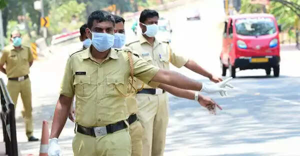 കേരളത്തില് വാഹനങ്ങള്ക്ക് ഒറ്റ, ഇരട്ട അക്ക നിയന്ത്രണമില്ല; രാവിലെ ഏഴുമണി മുതല് രാത്രി ഏഴുമണി വരെ ഹോട്സ്പോട്ടുകള് അല്ലാത്ത സ്ഥലങ്ങളില് നിയന്ത്രണങ്ങള്ക്ക് വിധേയമായി വാഹനങ്ങള് നിരത്തിലിറക്കാം