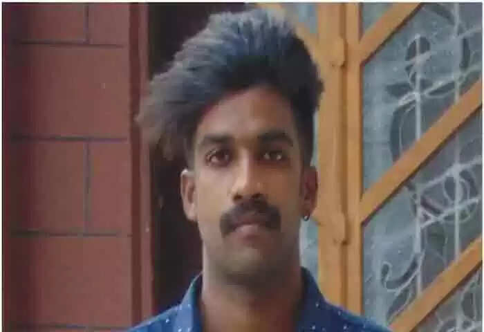 Youth Died | പെണ് സുഹൃത്ത് നല്കിയ ജ്യൂസ് കുടിച്ചതിന് പിന്നാലെ ആന്തരാവയവങ്ങള് ദ്രവിച്ച് ചികിത്സയിലിരിക്കെ യുവാവ് മരിച്ചു; അശ്വിന് എന്ന സ്കൂള് വിദ്യാര്ഥിയുടെ മരണത്തിലും സംശയം; സർവത്ര ദുരൂഹത
