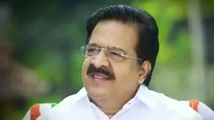 സാധാരണക്കാരുടെ മനസില് നിന്ന് വാരിയന്കുന്നത്തിനെയും ആലി മുസ്ലിയാരെയും പോലെയുള്ള ധീരനായകന്മാരുടെ സ്മരണകള് തുടച്ചുനീക്കാന് കഴിയില്ലെന്ന് രമേശ് ചെന്നിത്തല