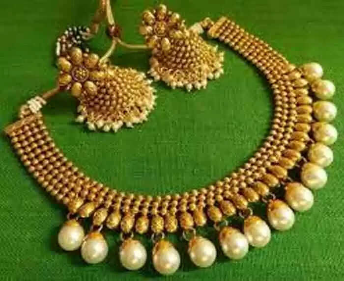 സംസ്ഥാനത്ത് സ്വര്ണവിലയില് ചാഞ്ചാട്ടം തുടരുന്നു; പവന് 240 രൂപ കുറഞ്ഞ് 37,480 രൂപയായി; ഗ്രാമിന് 4685 രൂപ