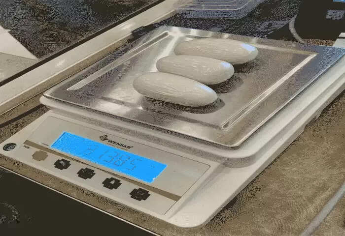 Arrested | കണ്ണൂര് വിമാനത്താവളത്തില് അരക്കോടിയുടെ സ്വര്ണവുമായി 2 പേര് കസ്റ്റംസ് പിടിയില്