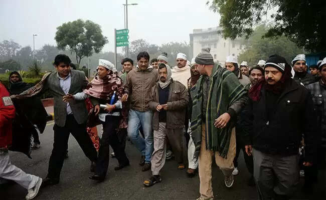 ആം ആദ്മിയുടെ ധര്ണയില് പങ്കെടുക്കുന്നവര്ക്ക് ടോയ്ലറ്റ് സൗകര്യം നിഷേധിച്ചു