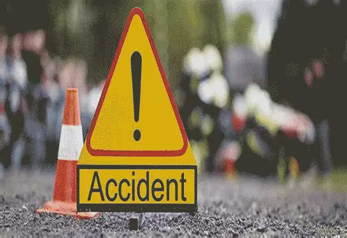 Accidental Death | മകള്ക്കൊപ്പം സ്കൂടറില് സഞ്ചരിച്ചിരുന്ന അധ്യാപിക കാര് ഇടിച്ചു മരിച്ചു; പരുക്കേറ്റ കുട്ടിയെ ആശുപത്രിയില് പ്രവേശിപ്പിച്ചു