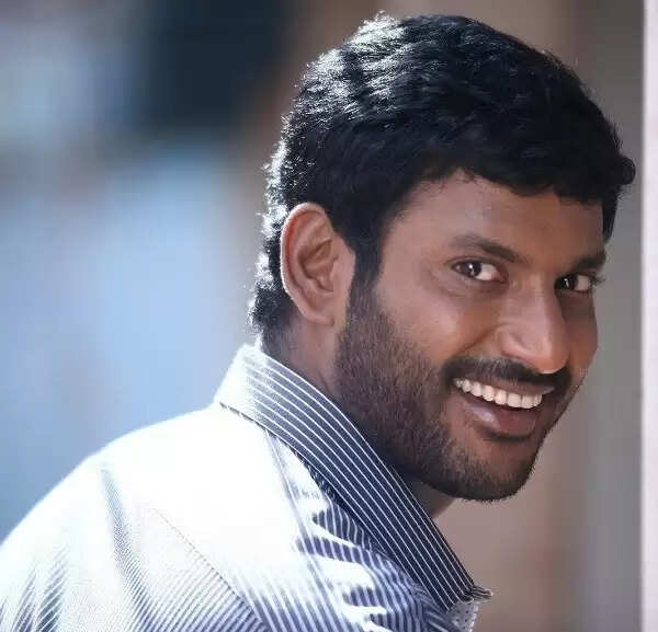 റോസാപൂവിന്റെ റിലീസിന് ബിജുമേനോനും സംയുക്ത വര്മ്മയും തമിഴ് സൂപ്പര് താരം വിശാലും ഗുരുവായൂര് ക്ഷേത്രത്തില് ദര്ശനത്തിനെത്തി