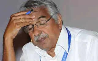 ഗണേഷിന്റെ മടക്കം: ഉമ്മന് ചാണ്ടി അയഞ്ഞപ്പോള് രമേശ് മുറുകി