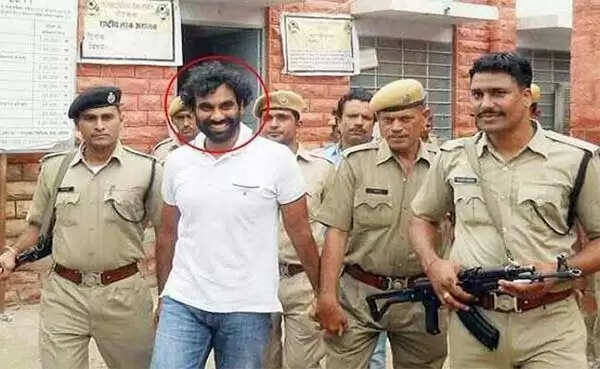 അധോലോക നേതാവിന്റെ കൊലപാതകം: പോലീസ് എൻകൗണ്ടറിനെതിരെ രജപുത്ര സമുദായത്തിന്റെ പ്രതിഷേധത്തിൽ വ്യാപക ആക്രമണം