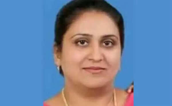 കൊവിഡ് ബാധിച്ച് പത്തനംതിട്ട അധ്യാപിക അബുദാബിയില് മരിച്ചു; ആദരസൂചകമായി ഓണ്ലൈന് ക്ലാസുകള് നിര്ത്തിവച്ചു