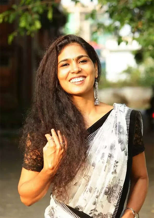 രഹന ഫാത്തിമയെ ബിഎസ്എന്എല് ജോലിയില് നിന്ന് നിര്ബന്ധിത വിരമിക്കല് നല്കി പിരിച്ചു വിട്ടു