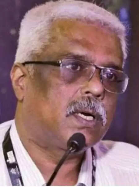 ശിവശങ്കര് ഫ് ളാറ്റിലെത്തിയിരുന്നത് അര്ധരാത്രി ഒരുമണിക്ക്; വെളിപ്പെടുത്തലുമായി സുരക്ഷാ ജീവനക്കാരന്