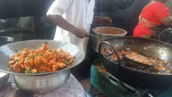 അവധി ദിനം ആഘോഷമാക്കി വാഴ മഹോത്സവം; 60,000 ലധികം സന്ദര്ശകര്; രാത്രി വൈകിയും സന്ദര്ശകരുടെ തിരക്ക്