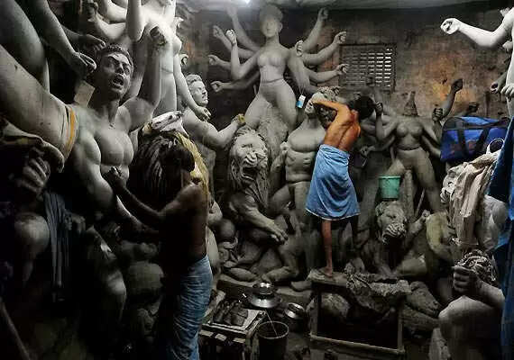 ബംഗ്ലാദേശില് ദുര്ഗ പൂജ വിഗ്രഹങ്ങള് കത്തിച്ചു