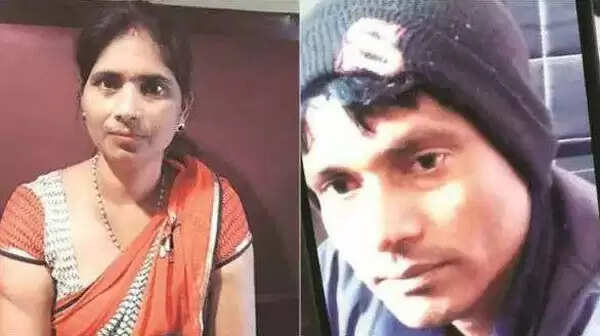 തന്നേക്കാള് 18വയസ് കൂടുതല്; വിവാഹ അഭ്യര്ഥന നിരസിച്ച ഭര്തൃമതിയായ യുവതിയെ മകളുടെ മുന്നില് വെച്ച് യുവാവ് കുത്തിക്കൊന്നു