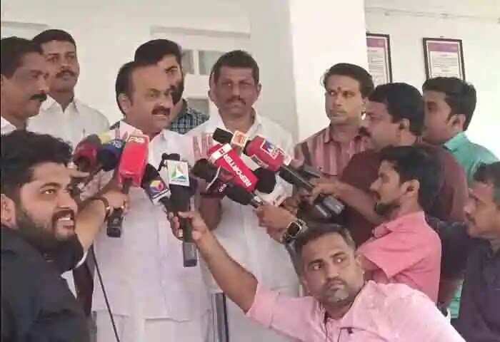 V D Satheesan | 'ഏക സിവില് കോഡ് വിഷയത്തില് ബിജെപിയെപ്പോലെ സിപിഎമും ഭിന്നതയുണ്ടാക്കുന്നു'; ആദ്യം സിഎഎ വിഷയത്തിലെടുത്ത കേസുകള് പിണറായി സര്കാര് പിന്വലിക്കണമെന്ന് വി ഡി സതീശന്