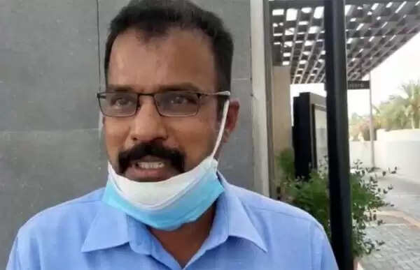 രണ്ട് പതിറ്റാണ്ടോളം തനിയ്ക്കൊപ്പം ഉണ്ടായിരുന്ന പ്രിയപ്പെട്ടവളുടെ വിയോഗമറിഞ്ഞ് വിമാനത്താവളത്തിന് മുന്നിലെത്തി നാട്ടിലേക്കുള്ള യാത്രയില് സീറ്റിനായി യാചിച്ച് പൊട്ടിക്കരഞ്ഞ പ്രവാസി; ഒടുവില് ഭാര്യയെ അവസാനമായി ഒരു നോക്കു കാണാന് വിജയകുമാര് ശനിയാഴ്ച നാട്ടിലേക്ക്