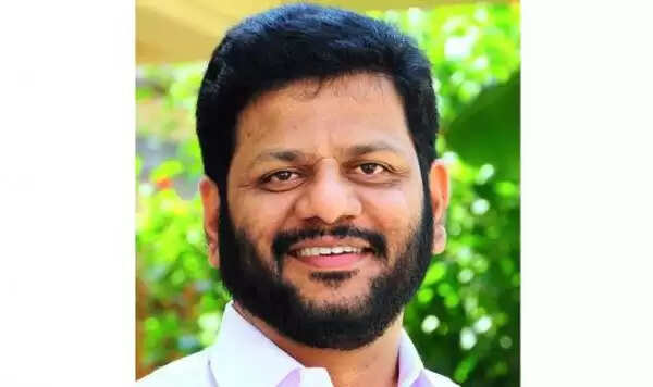 വിധിയെഴുത്തിന് പിന്നാലെ കോണ്ഗ്രസില് അടിപൊട്ടി; കോണ്ഗ്രസ് നേതൃത്വത്തെ രൂക്ഷമായി വിമര്ശിച്ച് പാലക്കാട് യുഡിഎഫ് സ്ഥാനാര്ഥി