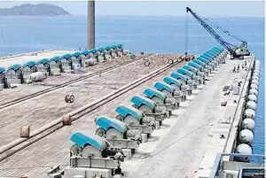 നേവല് ബേസില് ഒളിച്ചുകടന്ന് മീന് പിടിക്കാനിറങ്ങിയ നാലുകുട്ടികളില് ഒരാള് മരിച്ചു