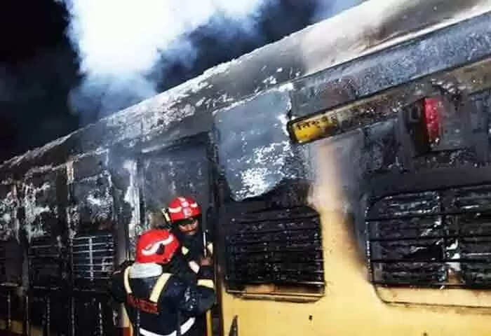 Fire | കണ്ണൂര് റെയില് വെസ്റ്റേഷനില് നിര്ത്തിയിട്ട ട്രെയിനിന്റെ ബോഗി കത്തിനശിച്ചു