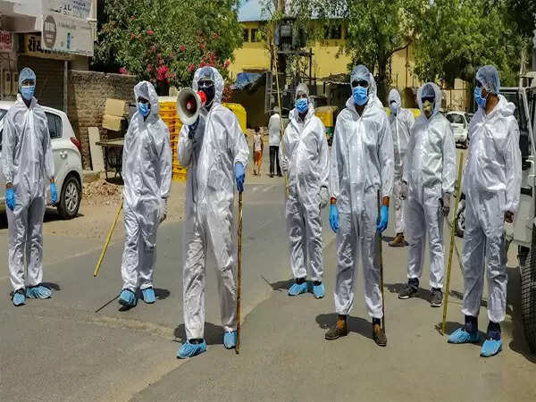 രാജ്യത്ത് കൊവിഡ് ബാധിച്ച് മരിച്ചവരുടെ എണ്ണം 543 ആയി; കഴിഞ്ഞ 24 മണിക്കൂറിനിടെ മരിച്ചത് 36 പേര്; രോഗബാധിതരുടെ എണ്ണം പതിനേഴായിരം കടന്നു; രോഗമുക്തി നേടിയത് 2302 പേര്; മുംബൈയില് രോഗബാധിതരുടെ എണ്ണം മൂവായിരത്തിലേക്ക്