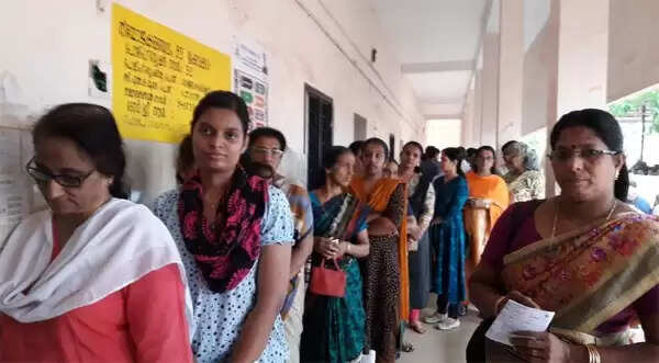 കേരളം വിധിയെഴുതി; രേഖപ്പെടുത്തിയത് റെക്കോര്ഡ് പോളിംഗ്; വോട്ടെണ്ണലിന് ഒരു മാസം