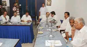 ഗണേഷിന്റെ മന്ത്രിസ്ഥാനം; പിള്ള വിഭാഗം യോഗത്തില് നിന്നും ഇറങ്ങിപ്പോയി