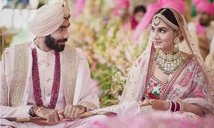 സഞ്ജന ഇനി ബുംറയ്ക്ക് സ്വന്തം; വിവാഹഫോട്ടോകള് സോഷ്യല് മീഡിയയിലൂടെ പുറത്തുവിട്ട് താരം