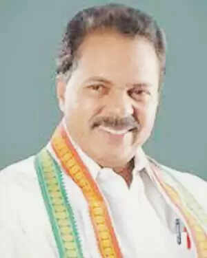 നെഞ്ചുവേദന; പി ടി തോമസിനെ ആശുപത്രിയില് പ്രവേശിപ്പിച്ചു