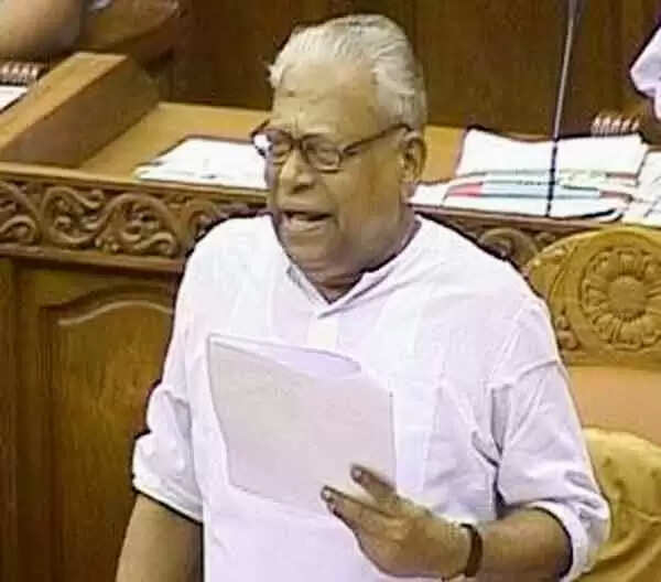 എന്ഡോസള്ഫാന്; രോഗികള്ക്ക് സഹായം ഉറപ്പുവരുത്തണം: വി.എസ്