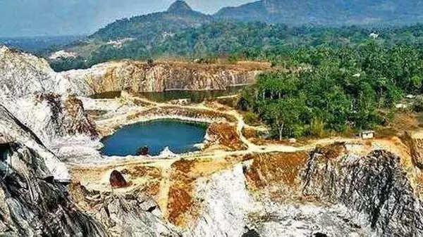 പരിസ്ഥിതിലോല പ്രദേശങ്ങളില് ചെറുകിട സ്വകാര്യ ക്വാറികളുടെ പ്രവര്ത്തനം നിലയ്ക്കുന്നു; മൂന്ന് ജില്ലകള്ക്ക് ഓരോ സൂപ്പര്ക്വാറികള് ആരംഭിക്കാന് കേന്ദ്ര ഭൗമശാസ്ത്ര പഠനകേന്ദ്രത്തിന്റെ ശുപാര്ശ
