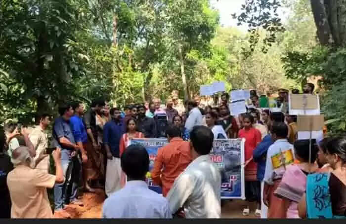 Protest | ഇരിക്കൂറില് കരിങ്കല് ക്വാറിയിലേക്ക് പ്രതിഷേധ മാര്ചുമായി പ്രദേശവാസികള്