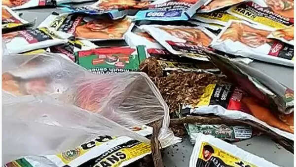 വയനാട്ടില് 1800 പാക്കറ്റ് പാന് മസാല ഉല്പന്നങ്ങള് പിടികൂടി; അഞ്ച് ലക്ഷം രൂപ വിലവരുന്ന ഉത്പന്നങ്ങള് പിടികൂടിയത് ചെക്ക്പോസ്റ്റിലെ പരിശോധനയ്ക്കിടെ
