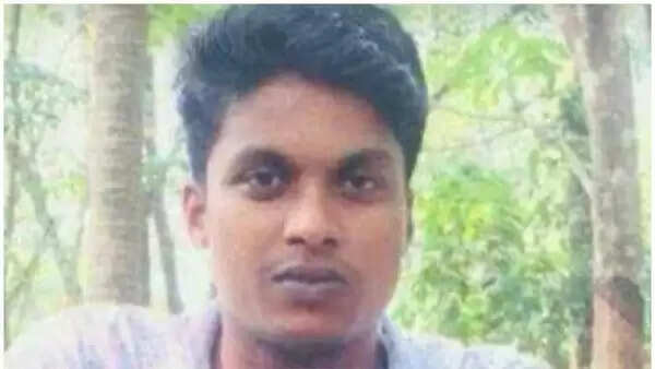 അസുഖം മൂര്ച്ഛിച്ചതിനെ തുടര്ന്ന് വിദഗ്ധ ചികിത്സയ്ക്കായി നാട്ടില് കൊണ്ടുപോകാനുള്ള ശ്രമത്തിനിടെ 24കാരനായ മലയാളി യുവാവ് റിയാദില് മരിച്ചു