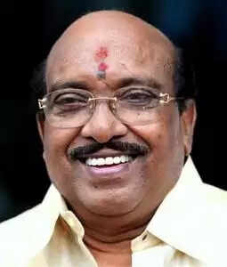 പടുകിളവനായ വി.എസിനെ പ്രചരണത്തിന് കൊണ്ടുനടക്കുന്നത് ജനം ഇഷ്ടപ്പെടുന്നതിനാല്: വെള്ളാപള്ളി