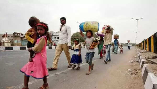 മുളകുപാടത്ത് പണിക്കു പോയ പന്ത്രണ്ടുകാരി വഴിയില് കുഴഞ്ഞു വീണു മരിച്ചു; മരണം ജോലിസ്ഥലത്തു നിന്ന് വീട്ടിലെത്തുന്നതിന് പതിനൊന്ന് കിമീ മാത്രം ശേഷിക്കെ, അതിനിടെ നടന്നു തീര്ത്തത് 100 കിമീ