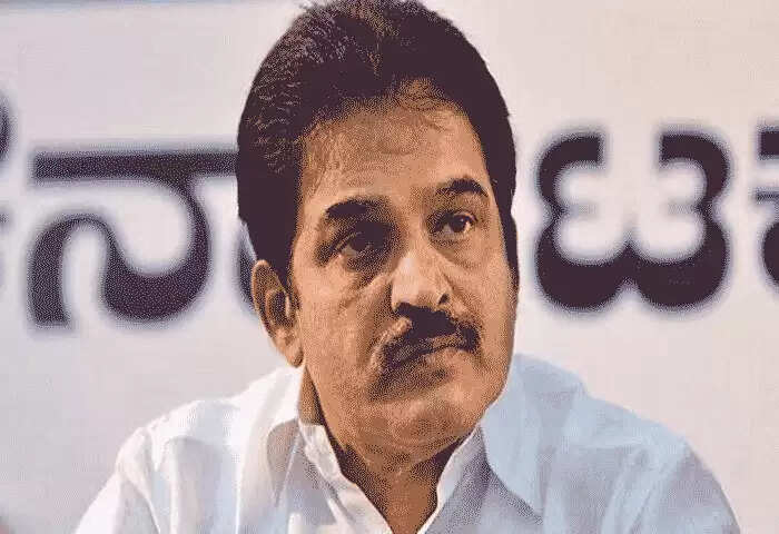 FB Post | ഇന്ഡ്യക്കെങ്ങനെ ശക്തമായ നിലപാടില്ലാതെ കാഴ്ചക്കാരായി നില്ക്കാന് കഴിയുന്നു; ഇസ്രാഈല് ഫലസ്തീന് വിഷയത്തില് കേന്ദ്രസര്കാരിന്റെ നിലപാട് അത്യധികം നിരാശാജനകമെണന്ന് കെ സി വേണുഗോപാല്